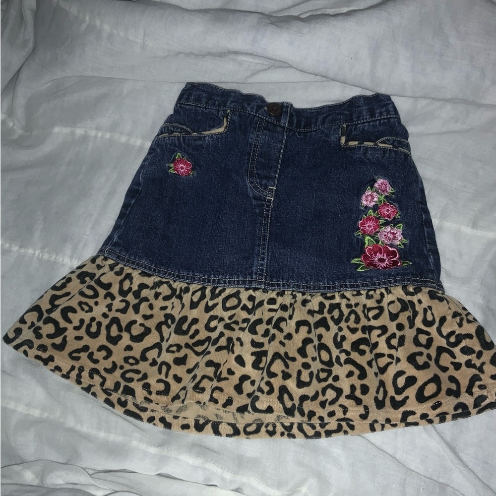 Vtg y2k M Vancouver Canada Denim skirt embroidered floral cheetah fit and flare